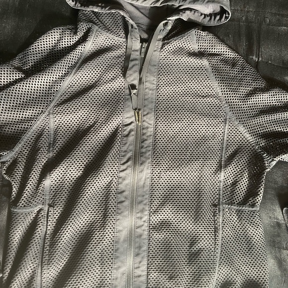 Lululemon Mesh on Mesh Jacket - Picture 8 of 15